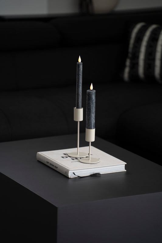 Eleganter Kerzenständer aus Metall für Stabkerzen, Beige