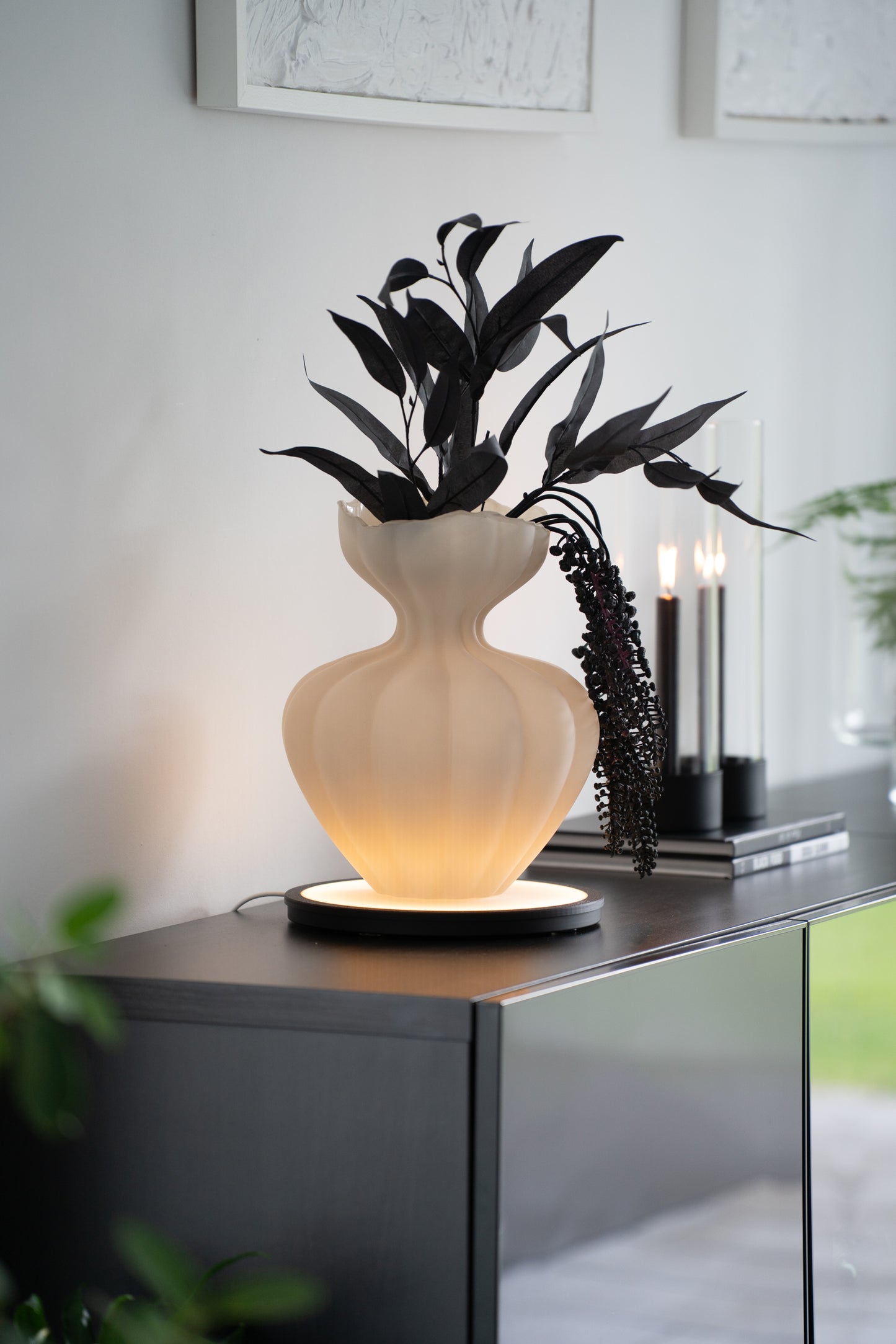 Glasvase cremeweiß matt 33 cm – organische Design Vase modern
