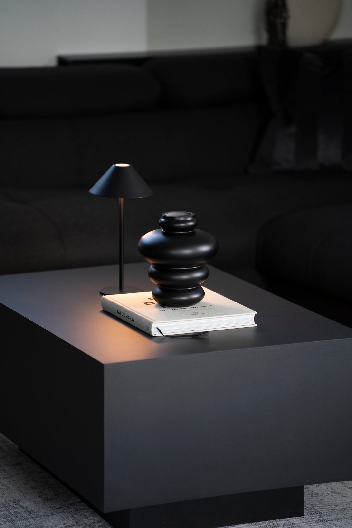 Moderne Glasvase „Julie“ in Schwarz – Organisches Design