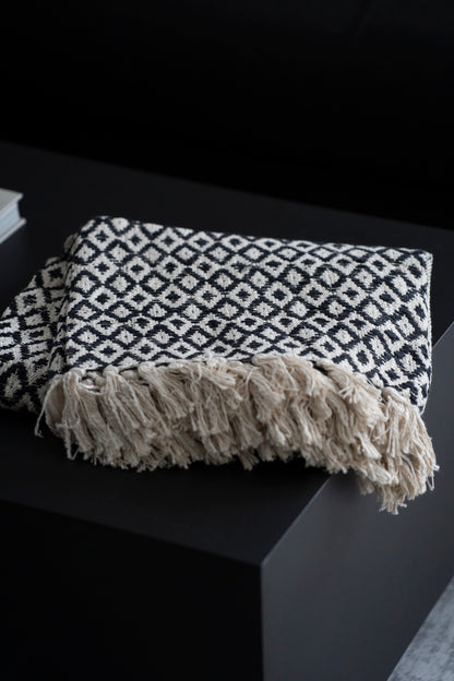Baumwoll-Plaid mit Rautenmuster und Fransen, Schwarz/Beige