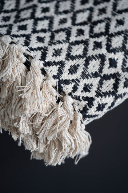 Baumwoll-Plaid mit Rautenmuster und Fransen, Schwarz/Beige