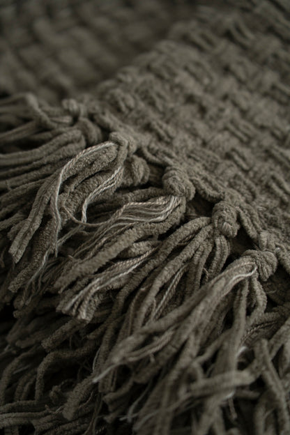 Handgewebte Decke aus Baumwoll-Chenille mit Fransen