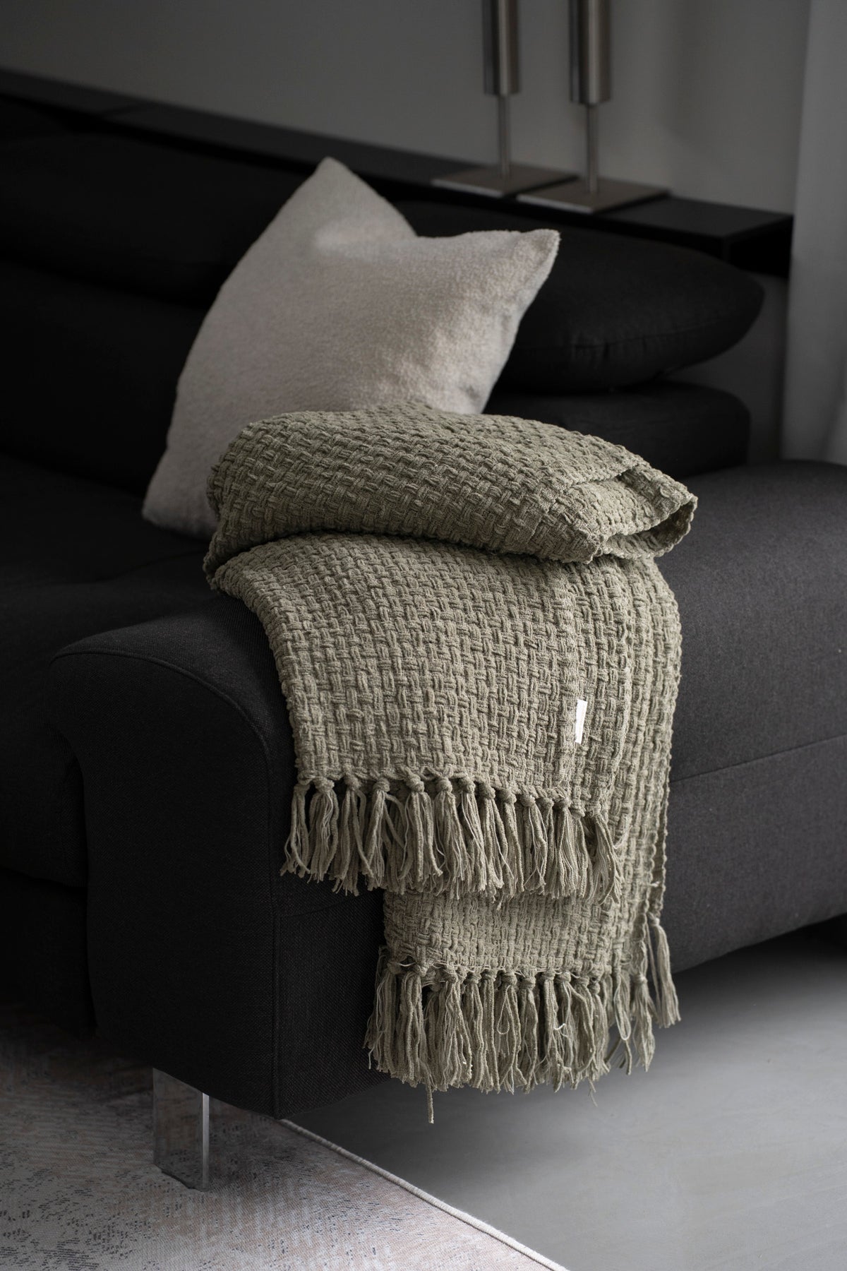 Handgewebte Decke aus Baumwoll-Chenille mit Fransen