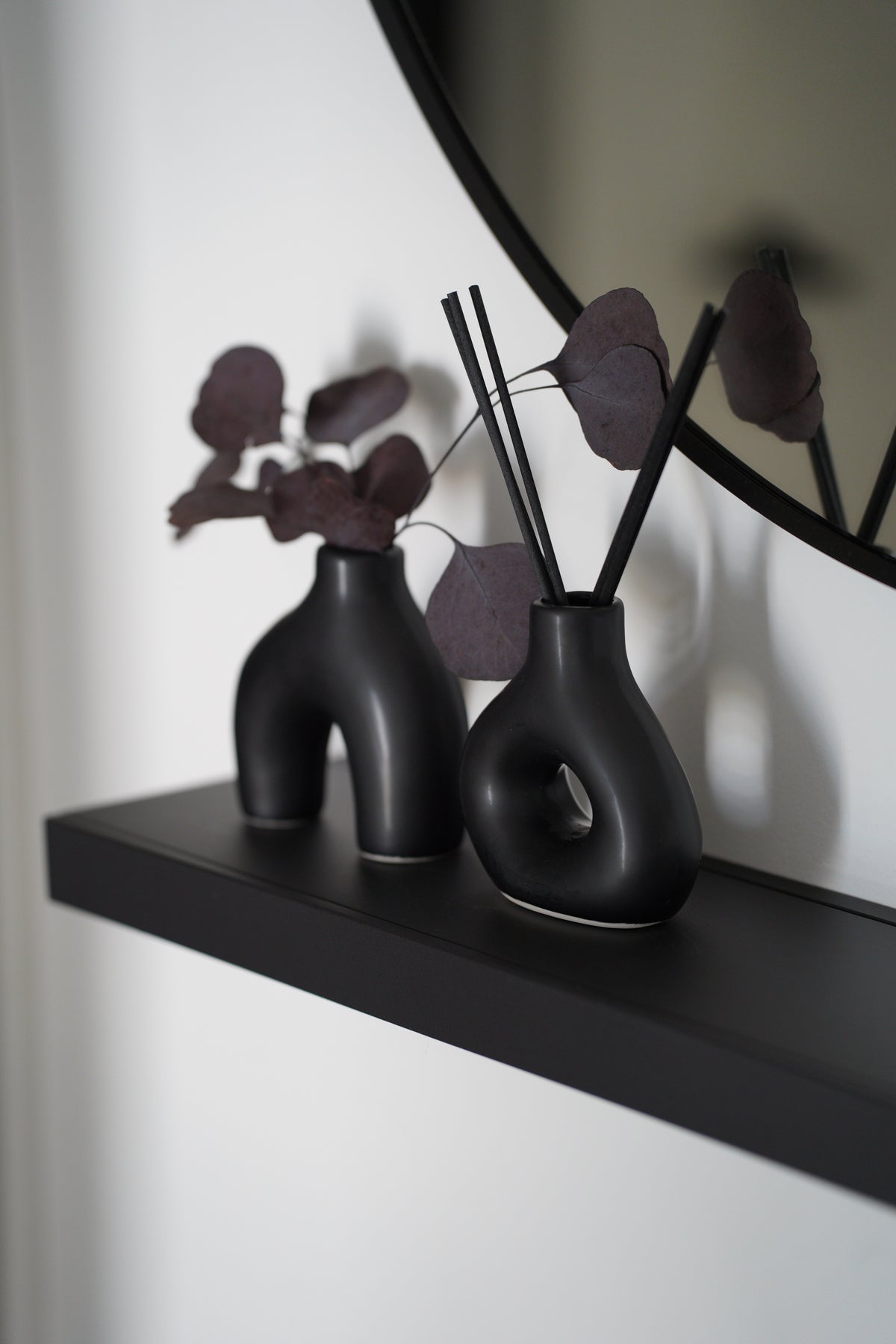 Mini Vasen schwarz Keramik – organische Deko Vasen modern klein 10cm 2er Set