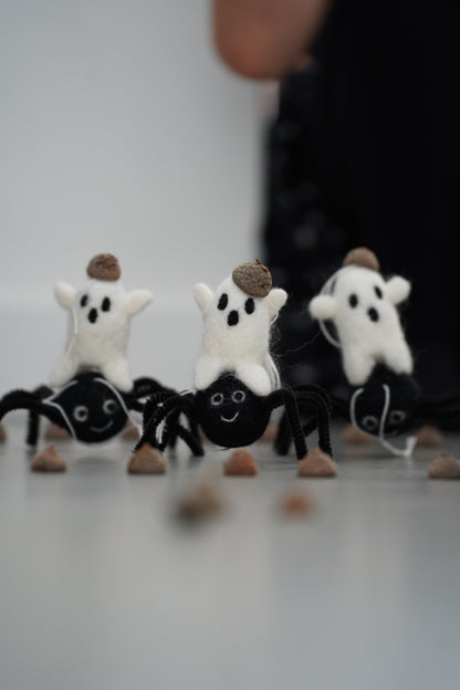 Handgefertigte Spinnen Hängefigur Schwarz