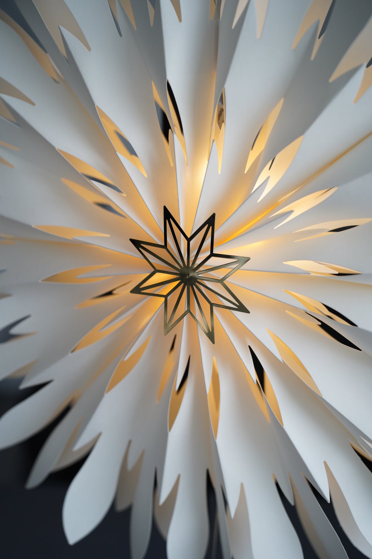 Dekorative Papier Stern LED-Deckenleuchte mit Metallelement, 60 cm