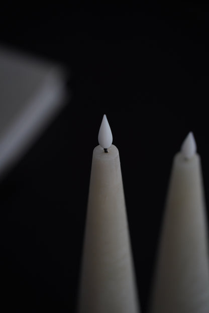 Konische LED-Kerze Greige, Wachsoptik, inkl. Fernbedienung (NOVA)