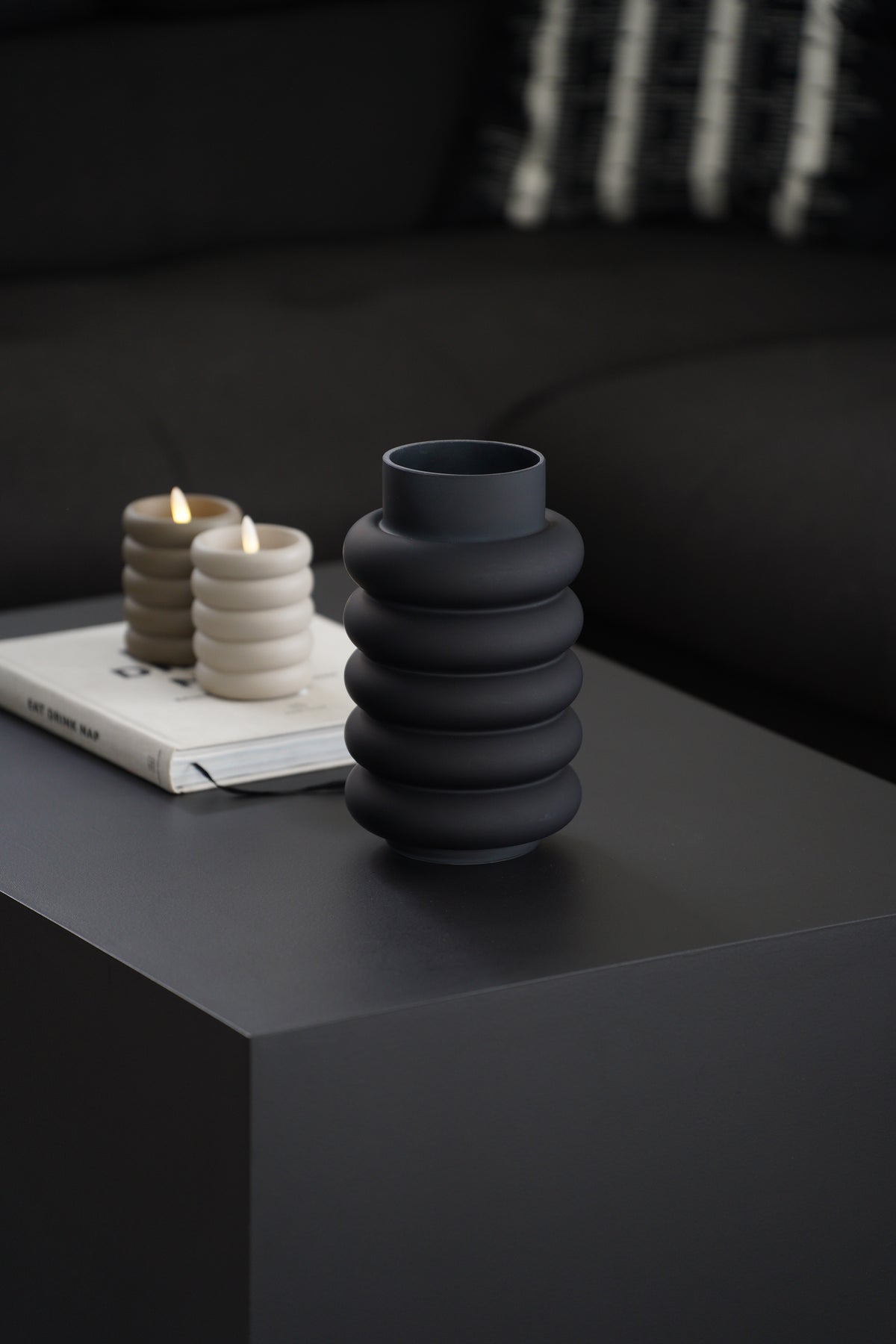Glasvase schwarz matt rund – moderne Vase 20 oder 25 cm Glas Deko Vase