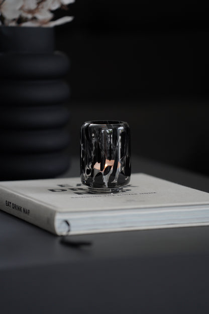 Design Windlicht aus Glas mit stilvollem schwarzen Muster