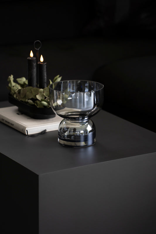 Elegante Glasschale auf Fuß in Grau mit spiegelndem Blauschimmer
