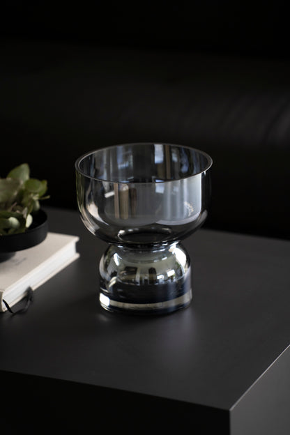 Elegante Glasschale auf Fuß in Grau mit spiegelndem Blauschimmer