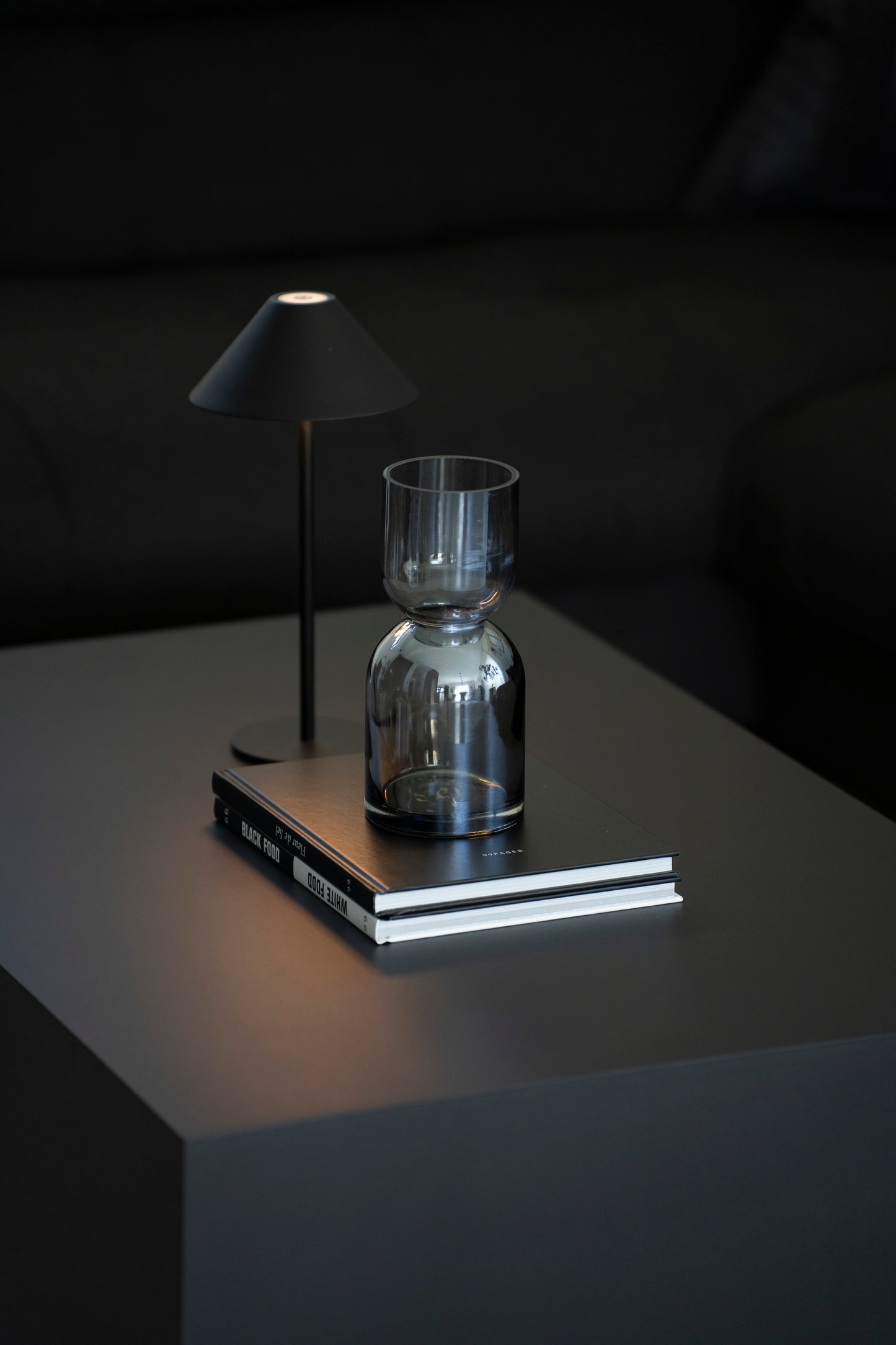 Elegante Glasvase in Grau mit Blauschimmer – 21,5 cm
