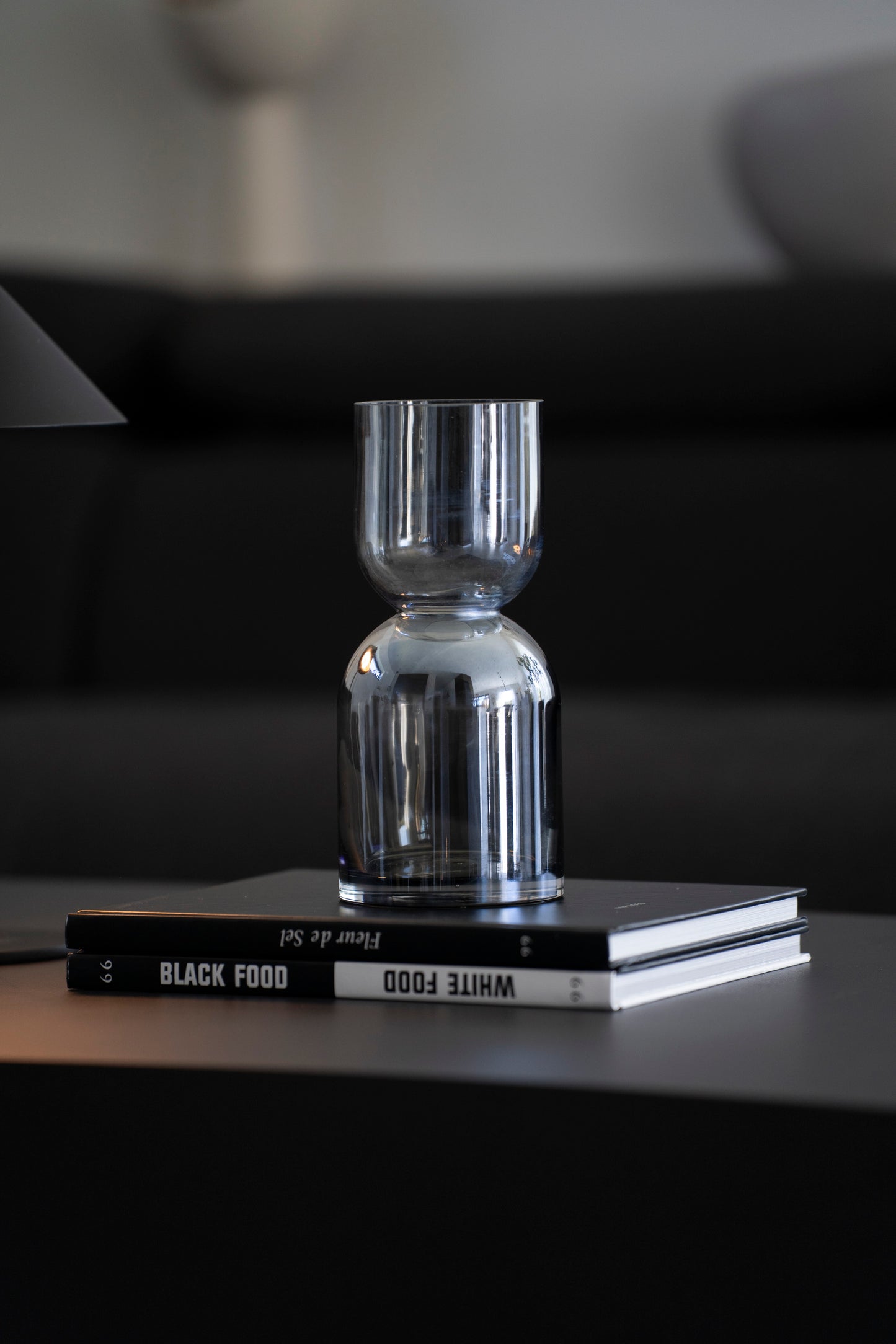 Elegante Glasvase in Grau mit Blauschimmer – 21,5 cm