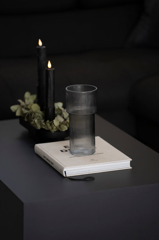 Elegante Glasvase mit Rillenstruktur in Grau – 22,8 cm