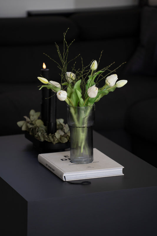 Elegante Glasvase mit Rillenstruktur in Grau – 22,8 cm