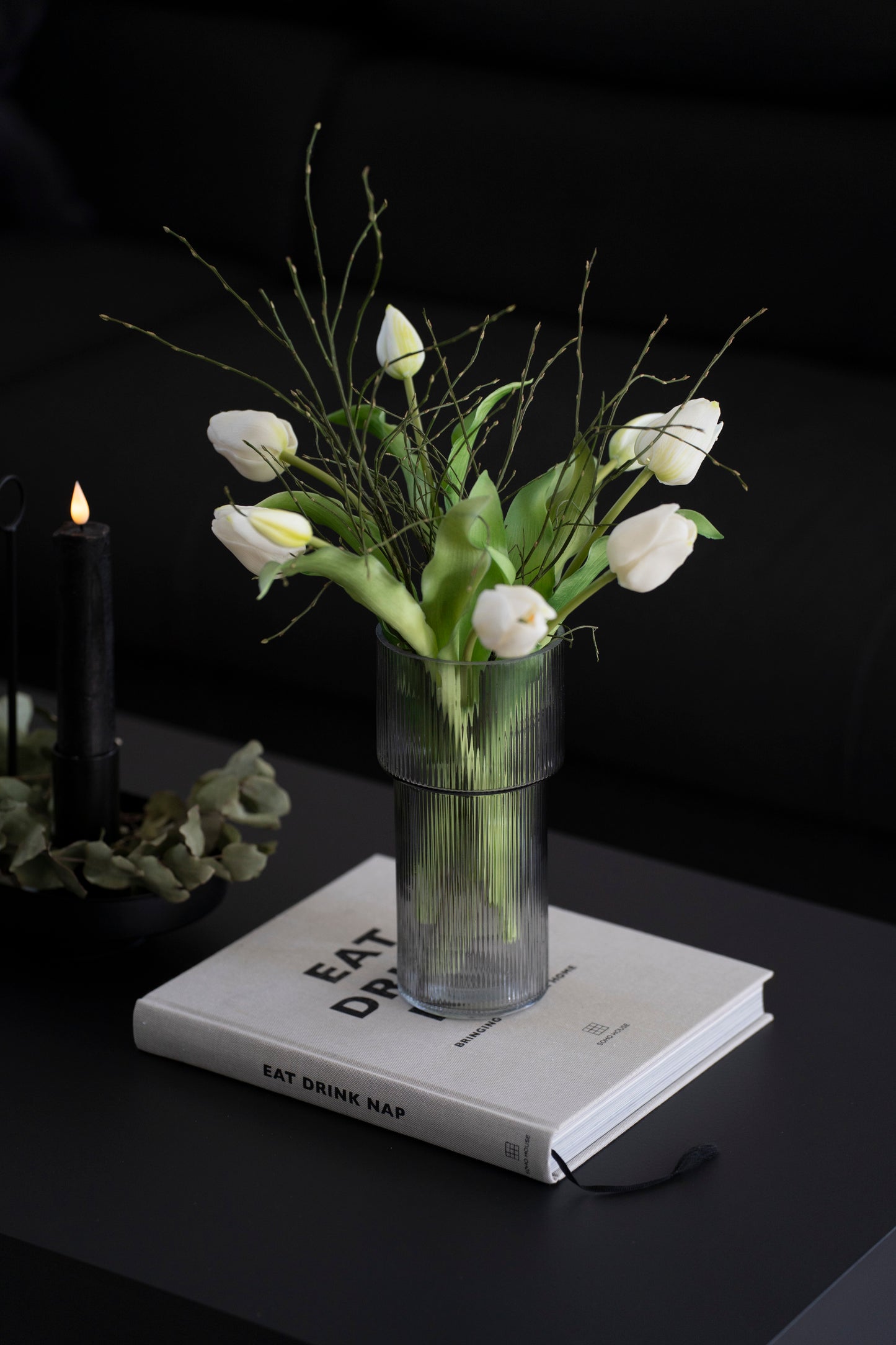 Elegante Glasvase mit Rillenstruktur in Grau – 22,8 cm