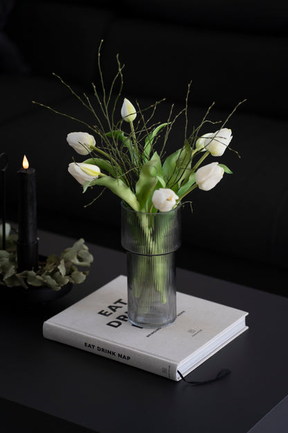 Elegante Glasvase mit Rillenstruktur in Grau – 22,8 cm