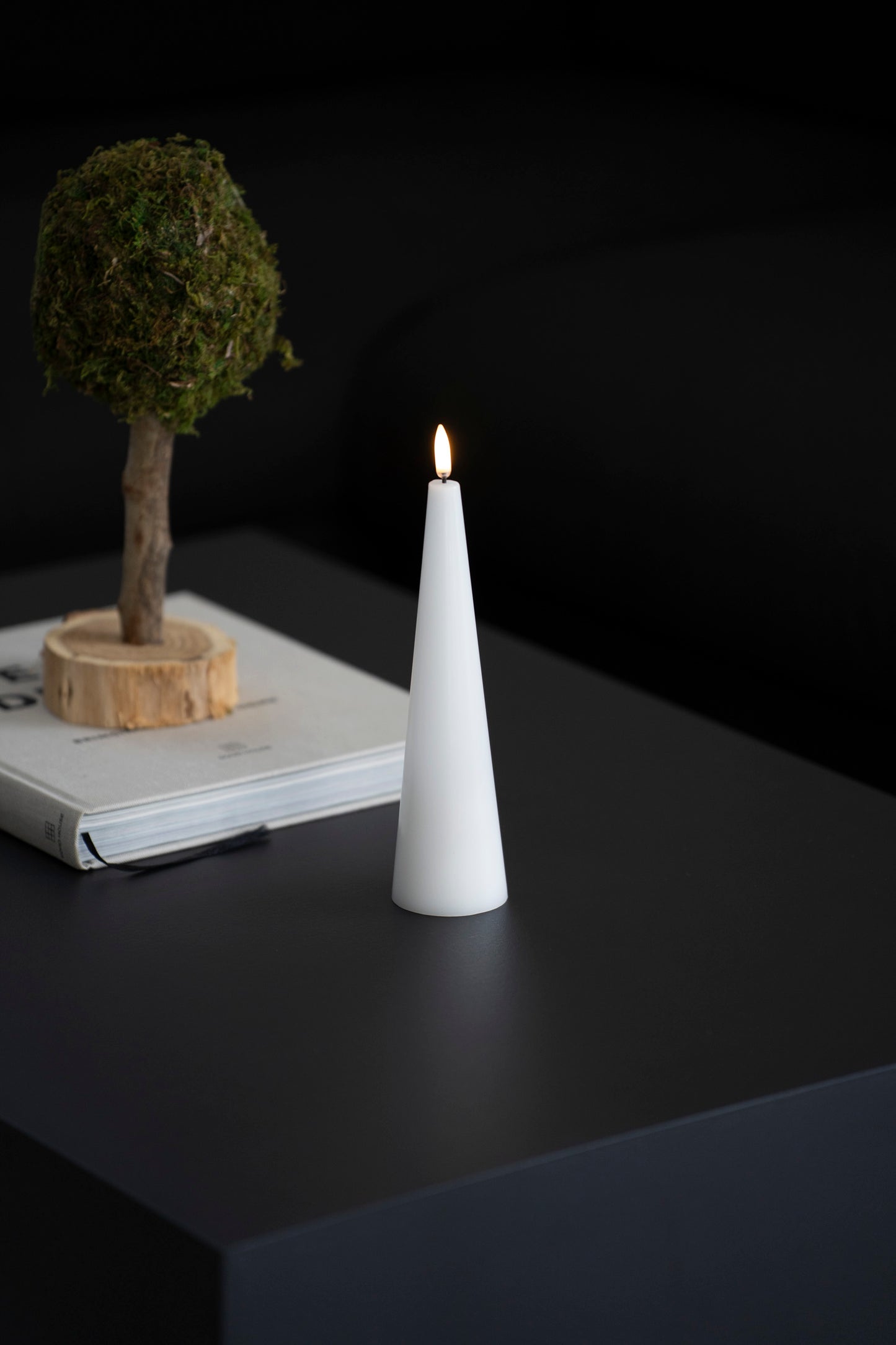 Elegante LED Kegelkerze (LUMI)