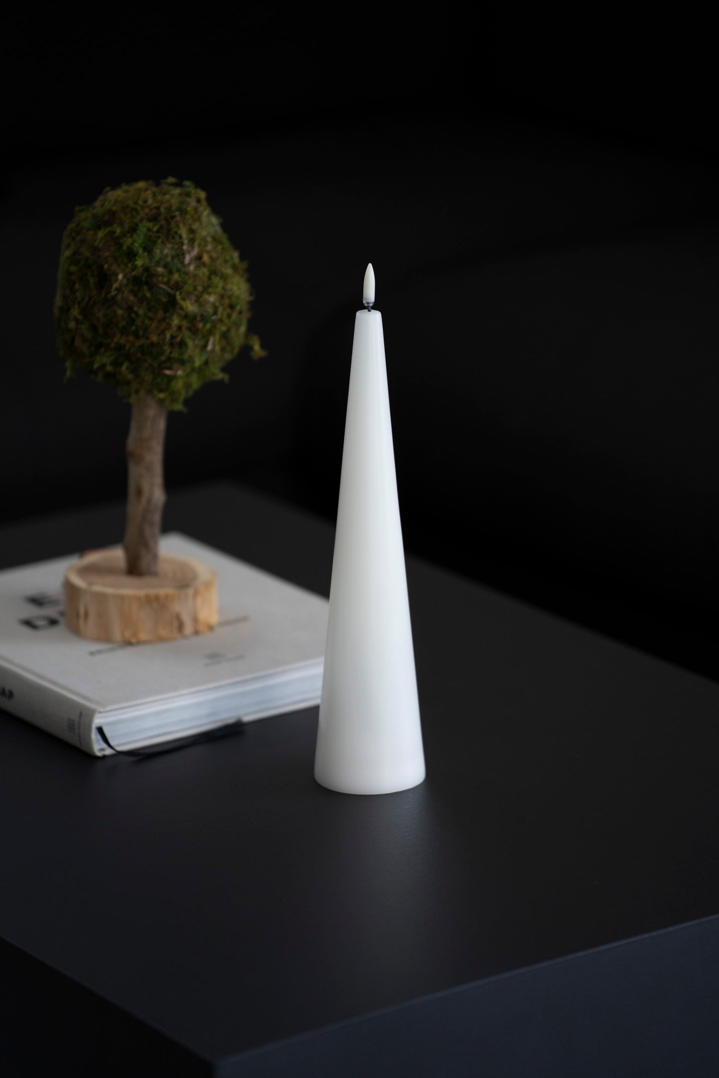 Elegante LED Kegelkerze (LUMI)