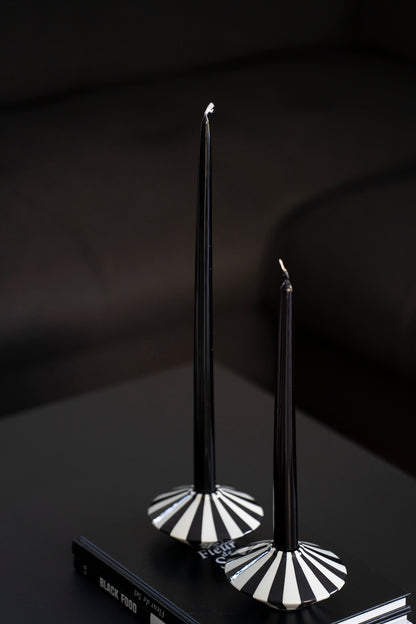 Elegante Spitzkerze Schwarz lackiert ∅22 mm – Handgezogen