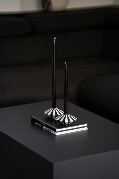 Elegante Spitzkerze Schwarz lackiert ∅22 mm – Handgezogen