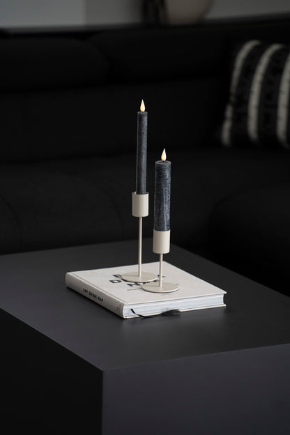 Eleganter Kerzenständer aus Metall für Stabkerzen, Beige