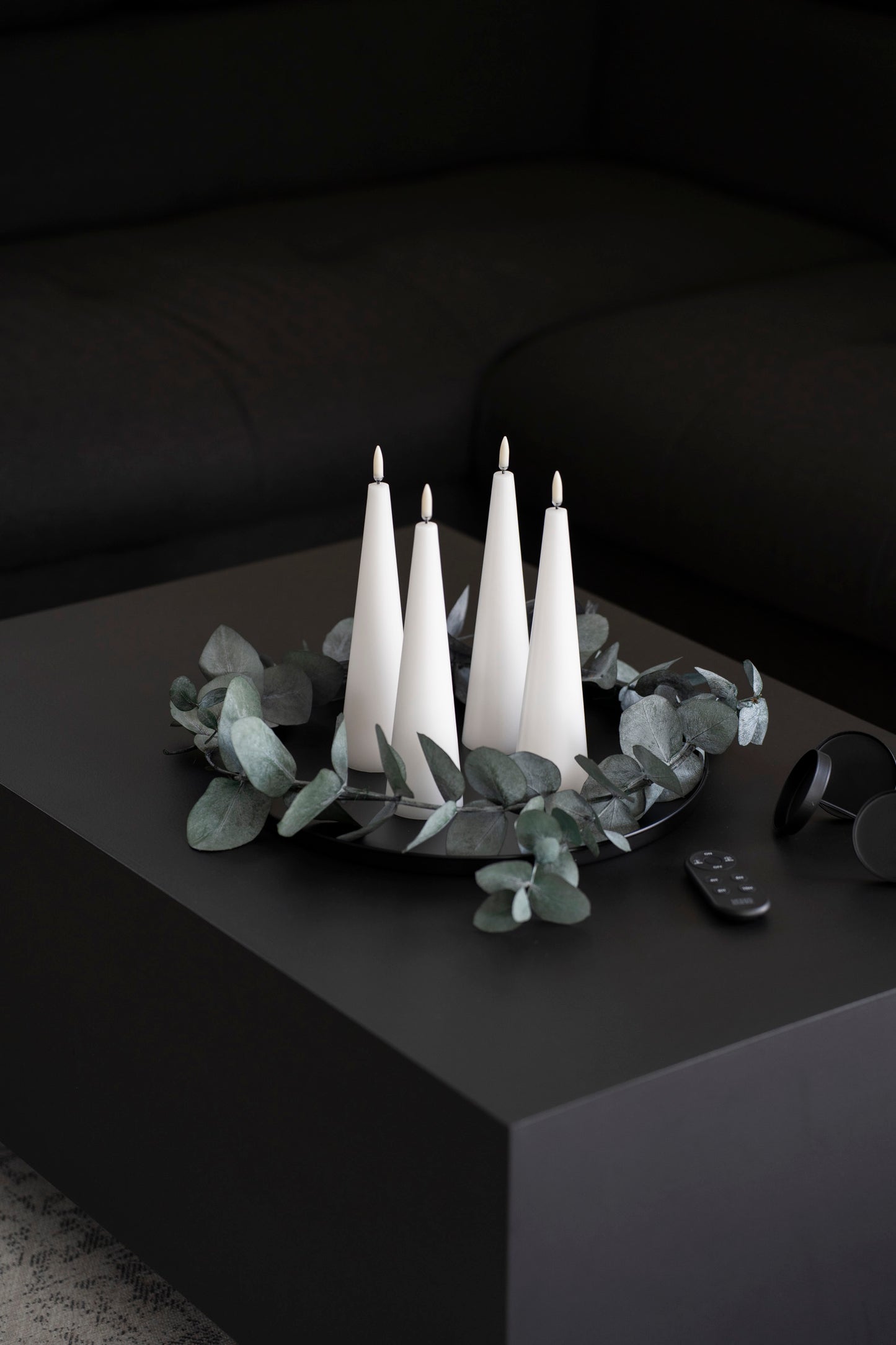 Elegantes LED-Kerzen-Set in Kegelform - 4er-Set mit Fernbedienung (LUMI)
