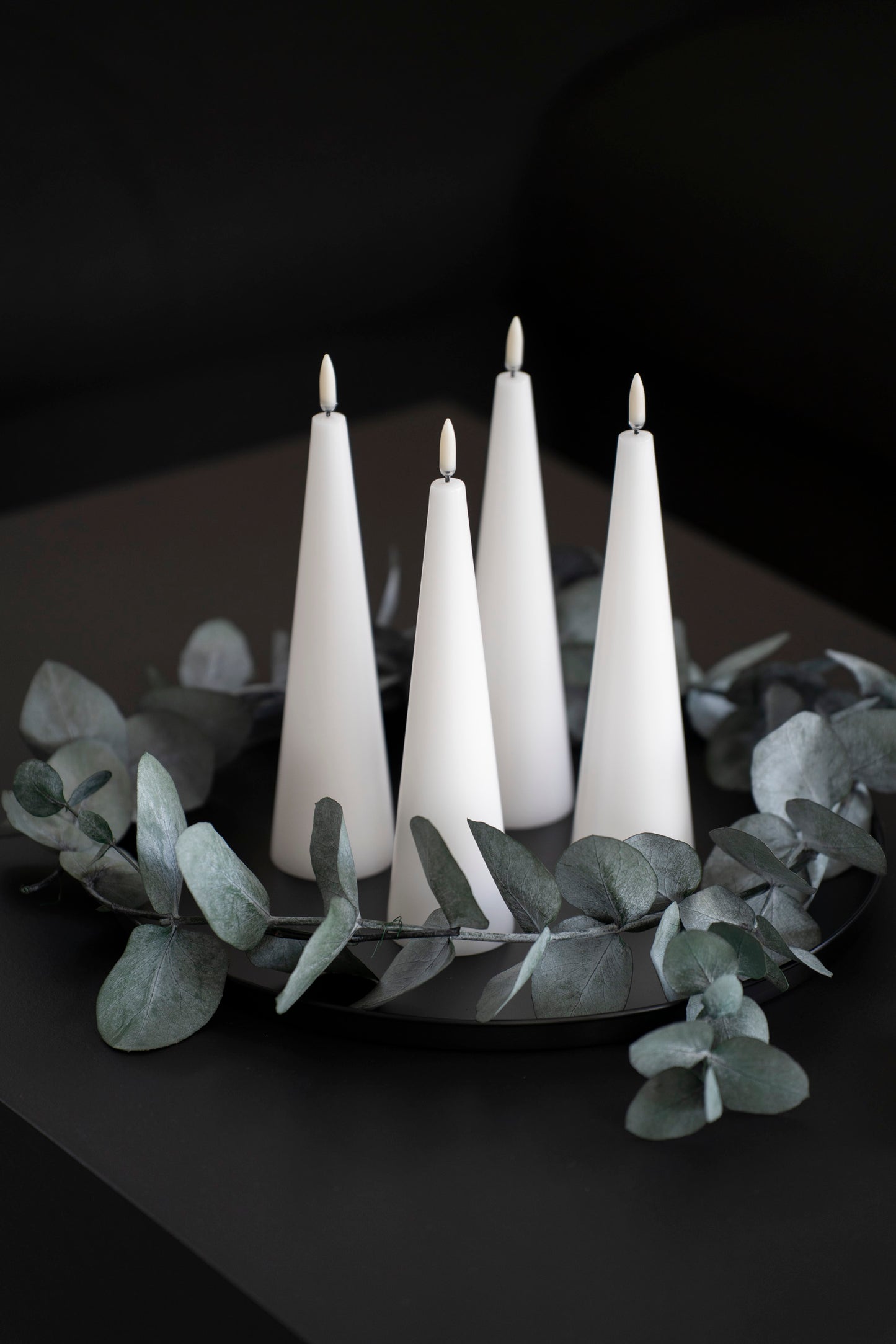 Elegantes LED-Kerzen-Set in Kegelform - 4er-Set mit Fernbedienung (LUMI)