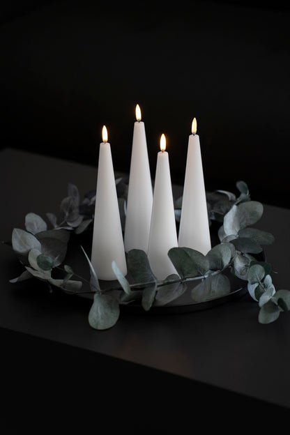Elegantes LED-Kerzen-Set in Kegelform - 4er-Set mit Fernbedienung (LUMI)