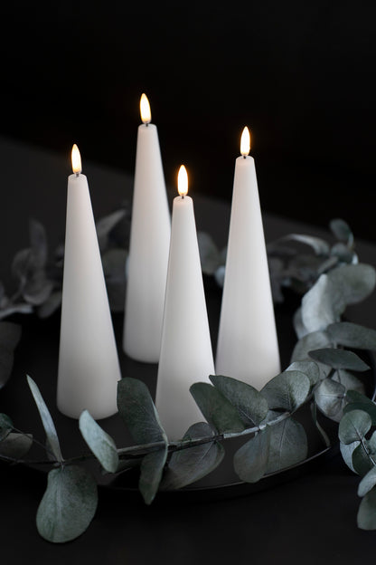 Elegantes LED-Kerzen-Set in Kegelform - 4er-Set mit Fernbedienung (LUMI)