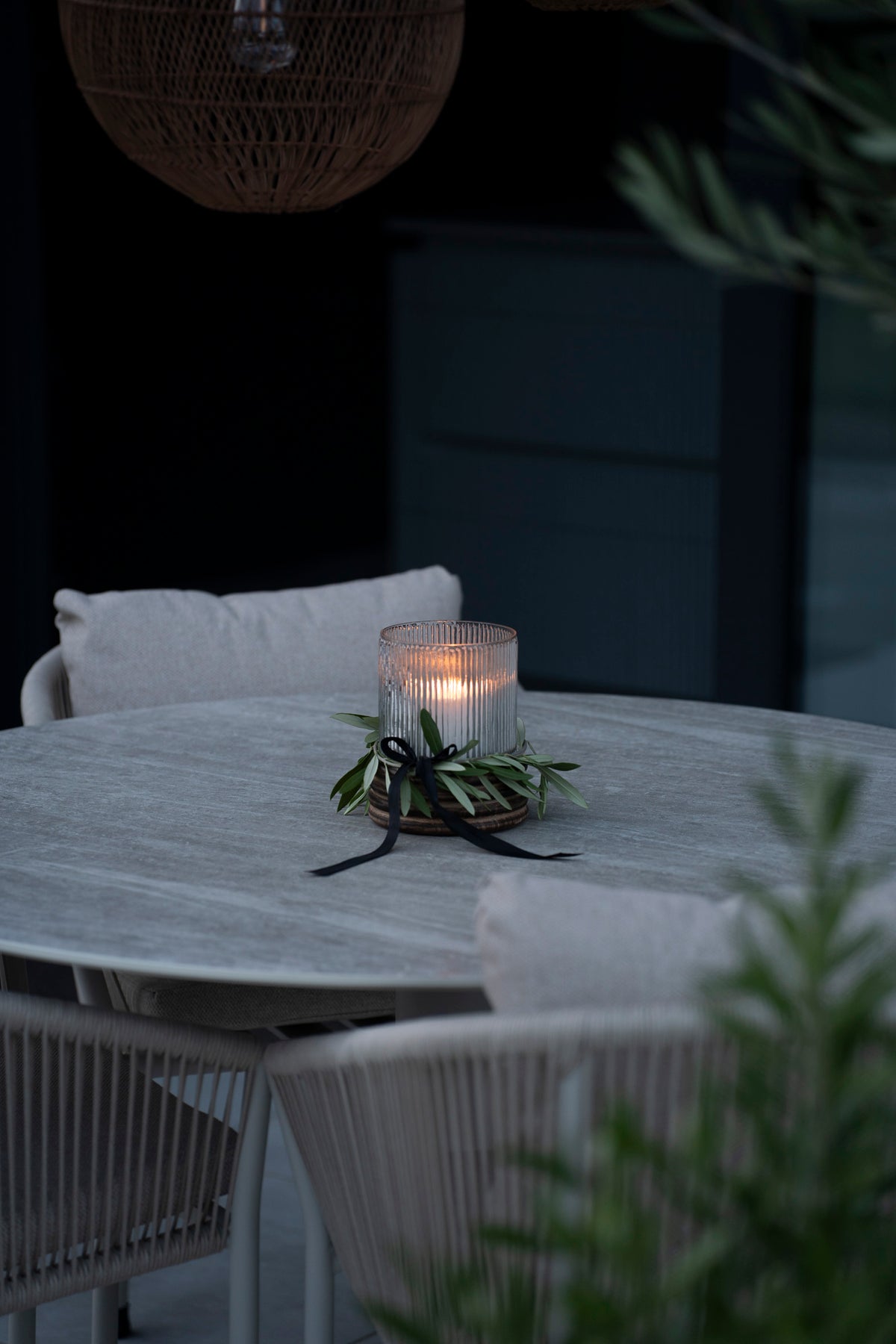 Elegantes Windlicht aus Glas & Mangoholz – 18 cm