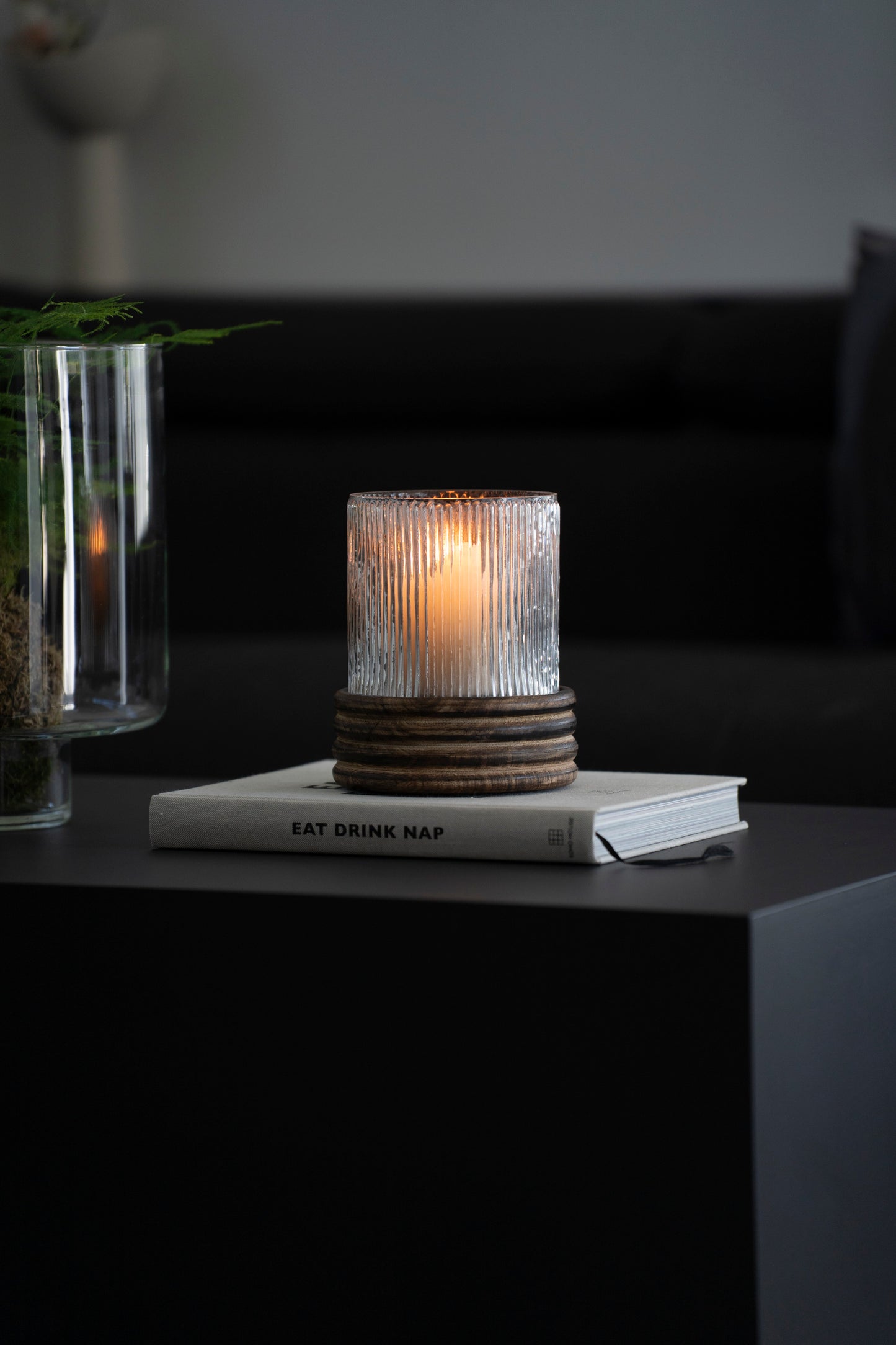 Elegantes Windlicht aus Glas & Mangoholz – 18 cm