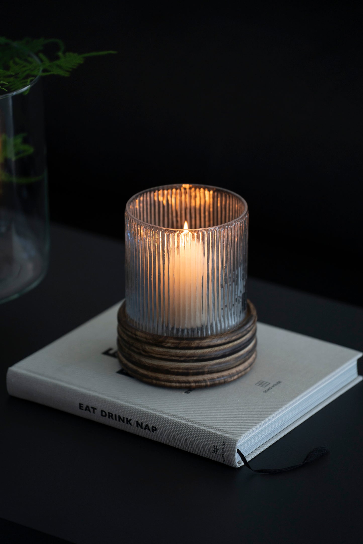 Elegantes Windlicht aus Glas & Mangoholz – 18 cm