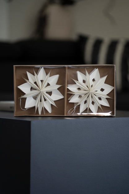 Filigrane Papiersterne zum Hängen, 2er Set, Ø 15 cm, in hellem Cremeton
