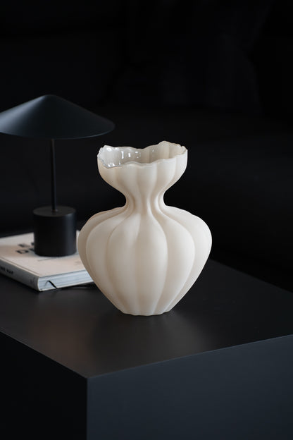 Glasvase cremeweiß matt 33 cm – organische Design Vase modern