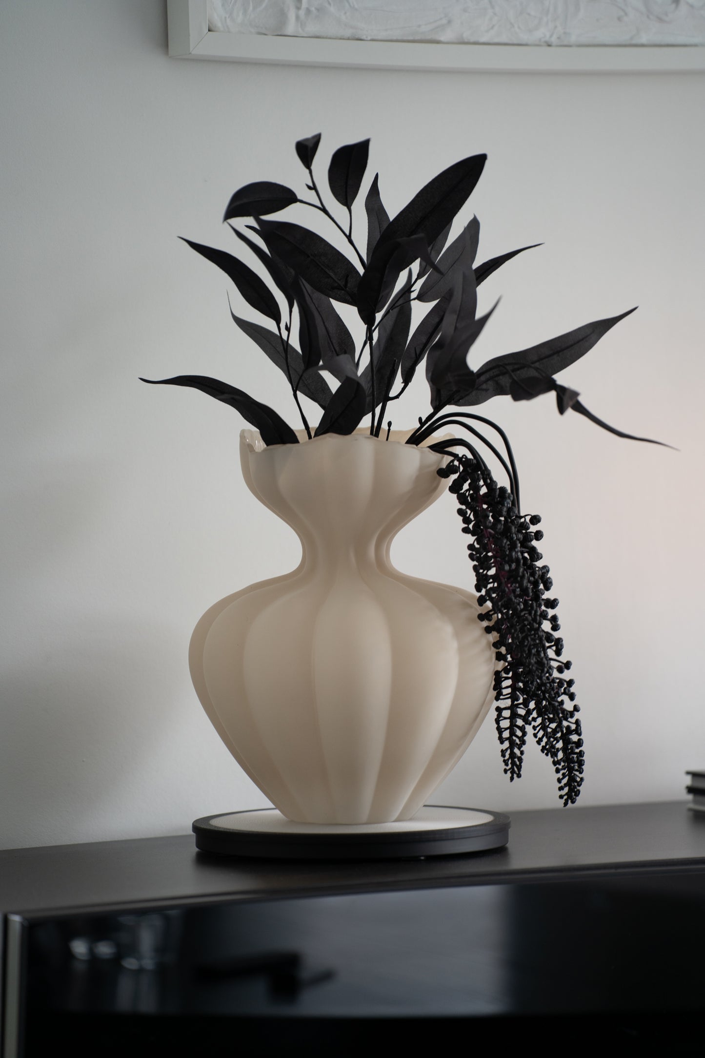 Glasvase cremeweiß matt 33 cm – organische Design Vase modern