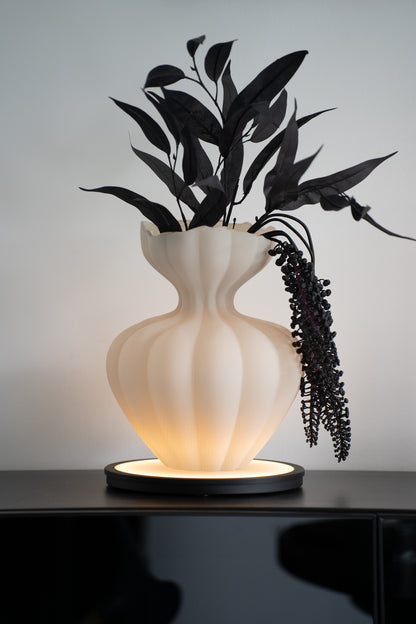 Glasvase cremeweiß matt 33 cm – organische Design Vase modern