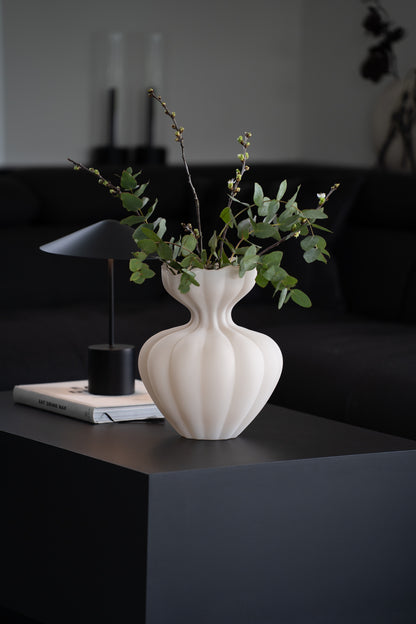 Glasvase cremeweiß matt 33 cm – organische Design Vase modern