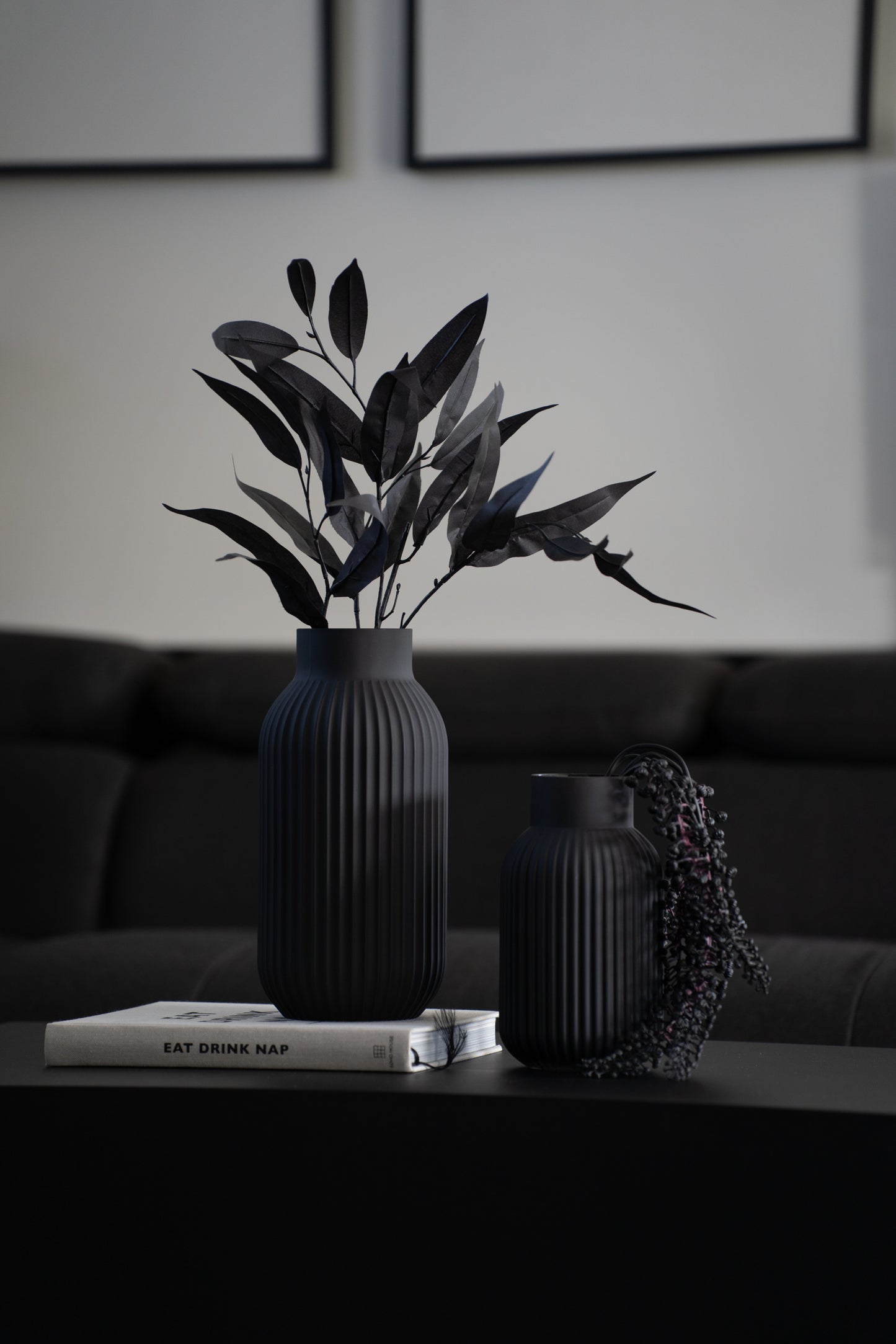 Glasvase Vase Reliefstrucktur Schwart Gerillt Geriffelt