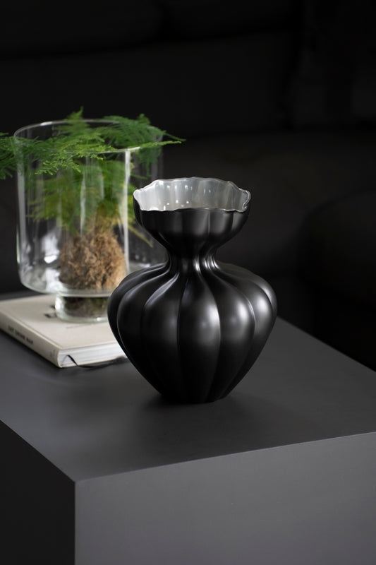 Glasvase schwarz matt 33 cm – organische Design Vase modern