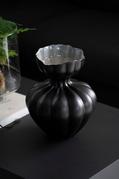 Glasvase schwarz matt 33 cm – organische Design Vase modern