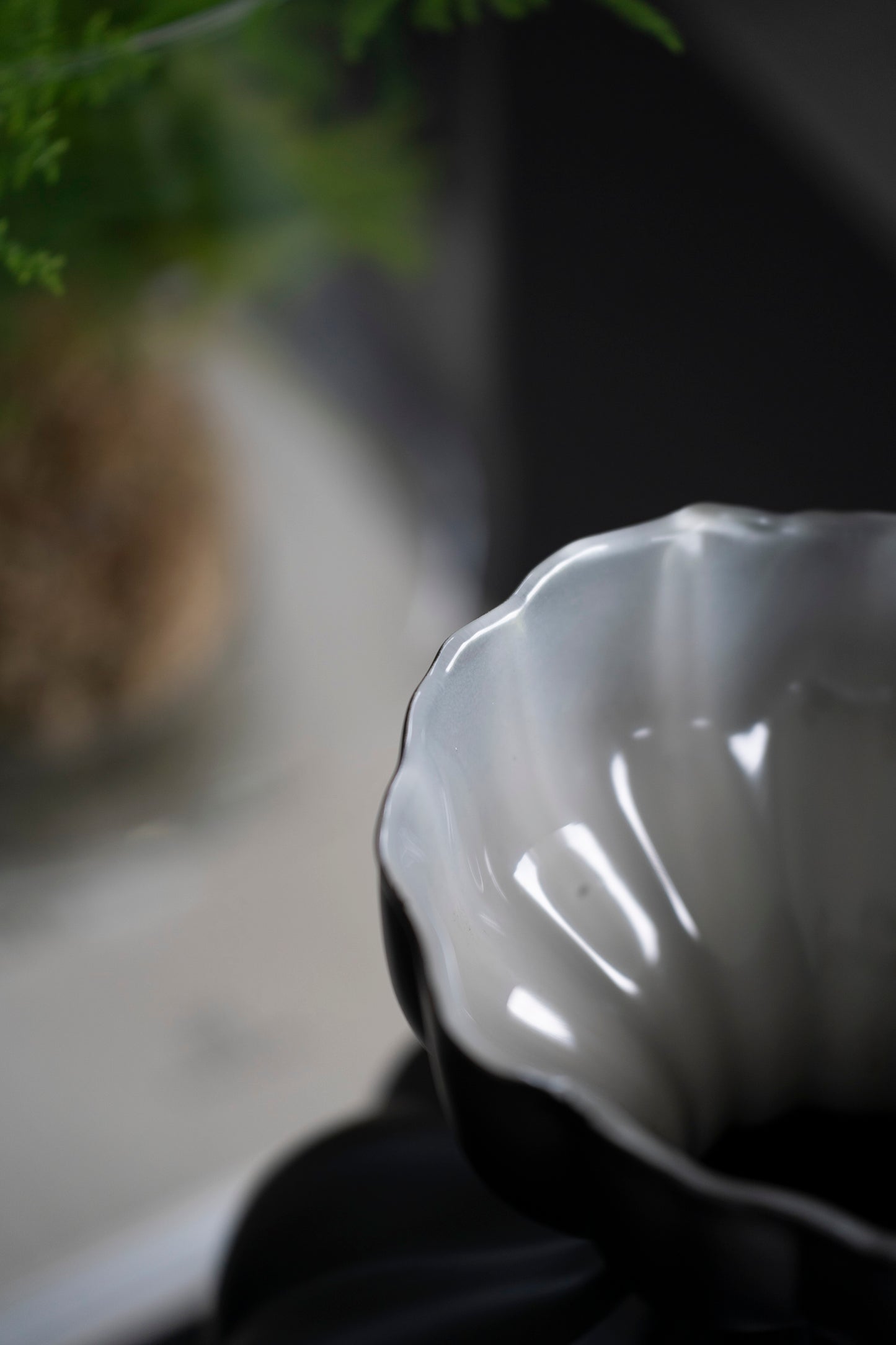 Glasvase schwarz matt 33 cm – organische Design Vase modern