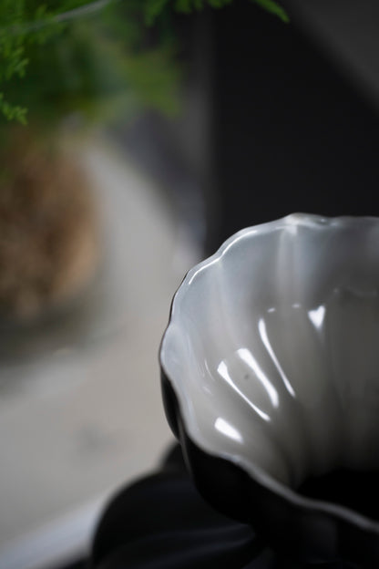 Glasvase schwarz matt 33 cm – organische Design Vase modern