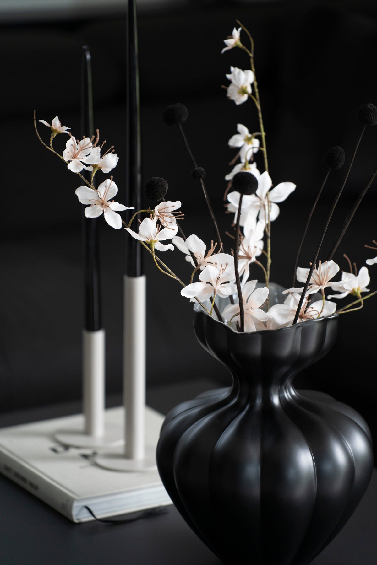 Glasvase schwarz matt 33 cm – organische Design Vase modern