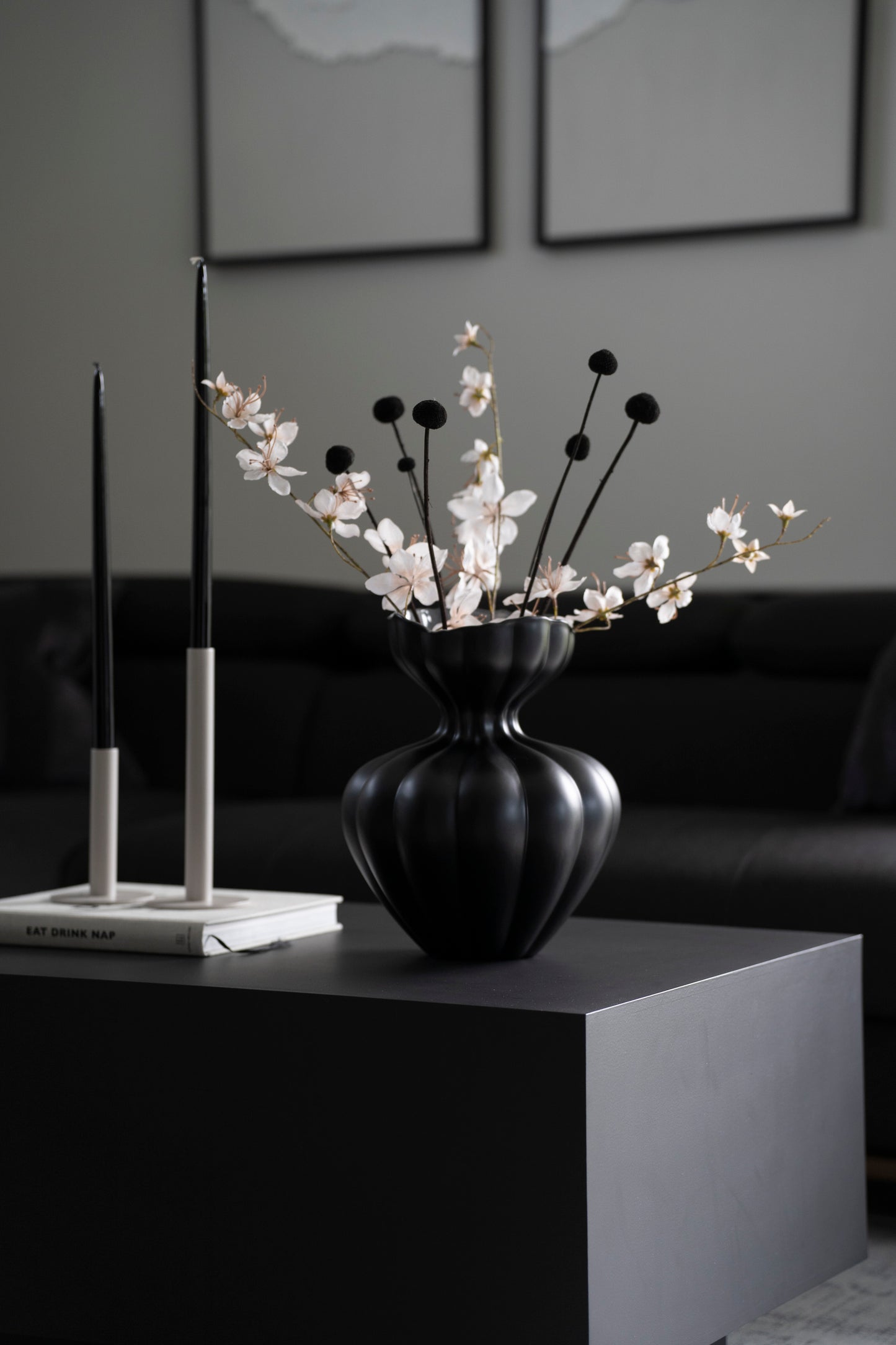Glasvase schwarz matt 33 cm – organische Design Vase modern