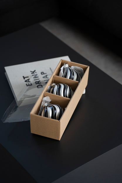 Handbemalte Weihnachtskugeln aus Glas, Schwarz-Weiß-Silber, 3er-Set