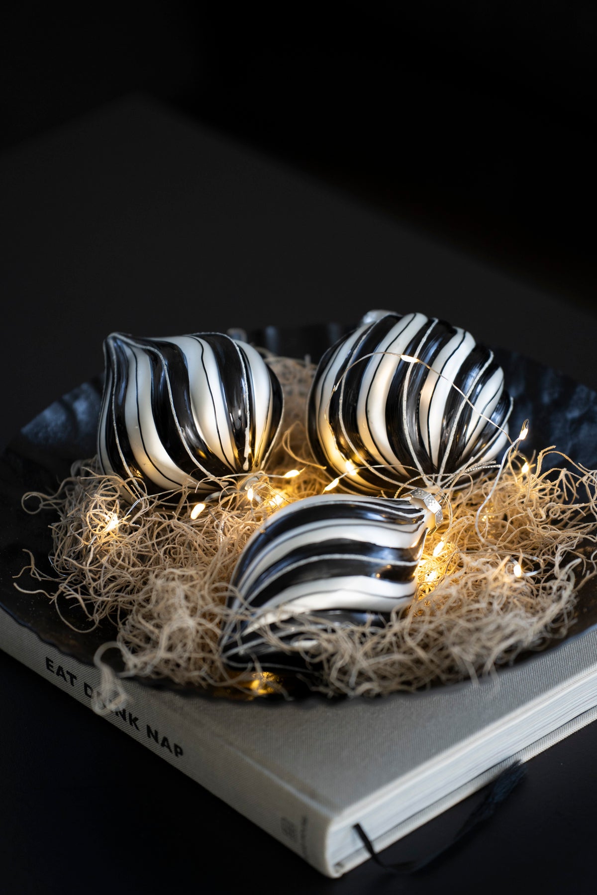 Handbemalte Weihnachtskugeln aus Glas, Schwarz-Weiß-Silber, 3er-Set