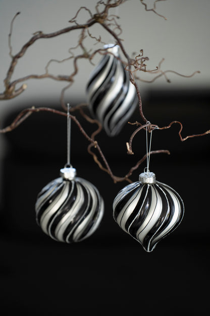 Handbemalte Weihnachtskugeln aus Glas, Schwarz-Weiß-Silber, 3er-Set