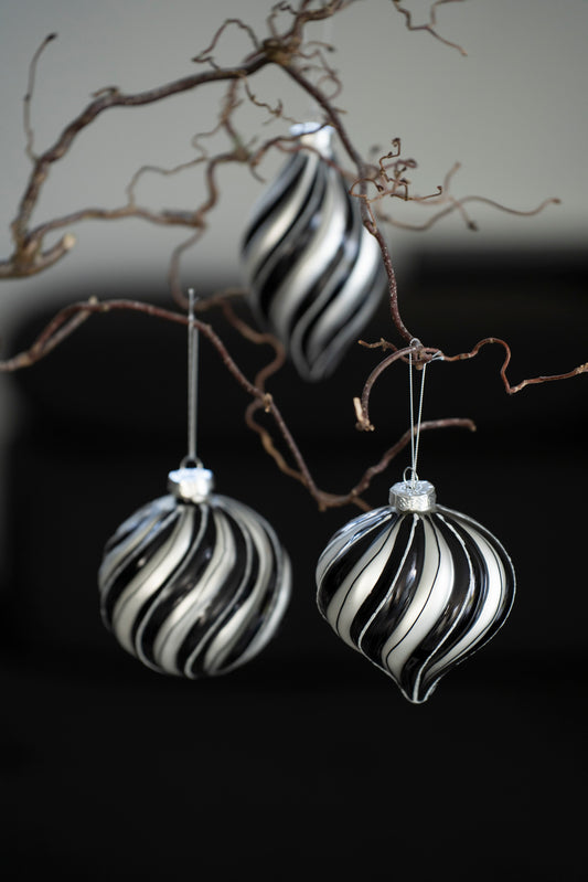 Handbemalte Weihnachtskugeln aus Glas, Schwarz-Weiß-Silber, 3er-Set