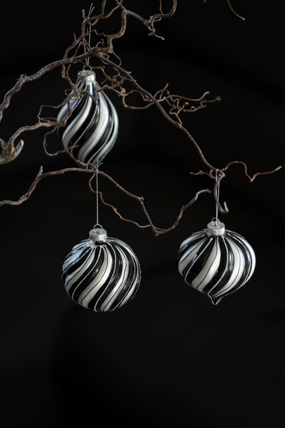 Handbemalte Weihnachtskugeln aus Glas, Schwarz-Weiß-Silber, 3er-Set